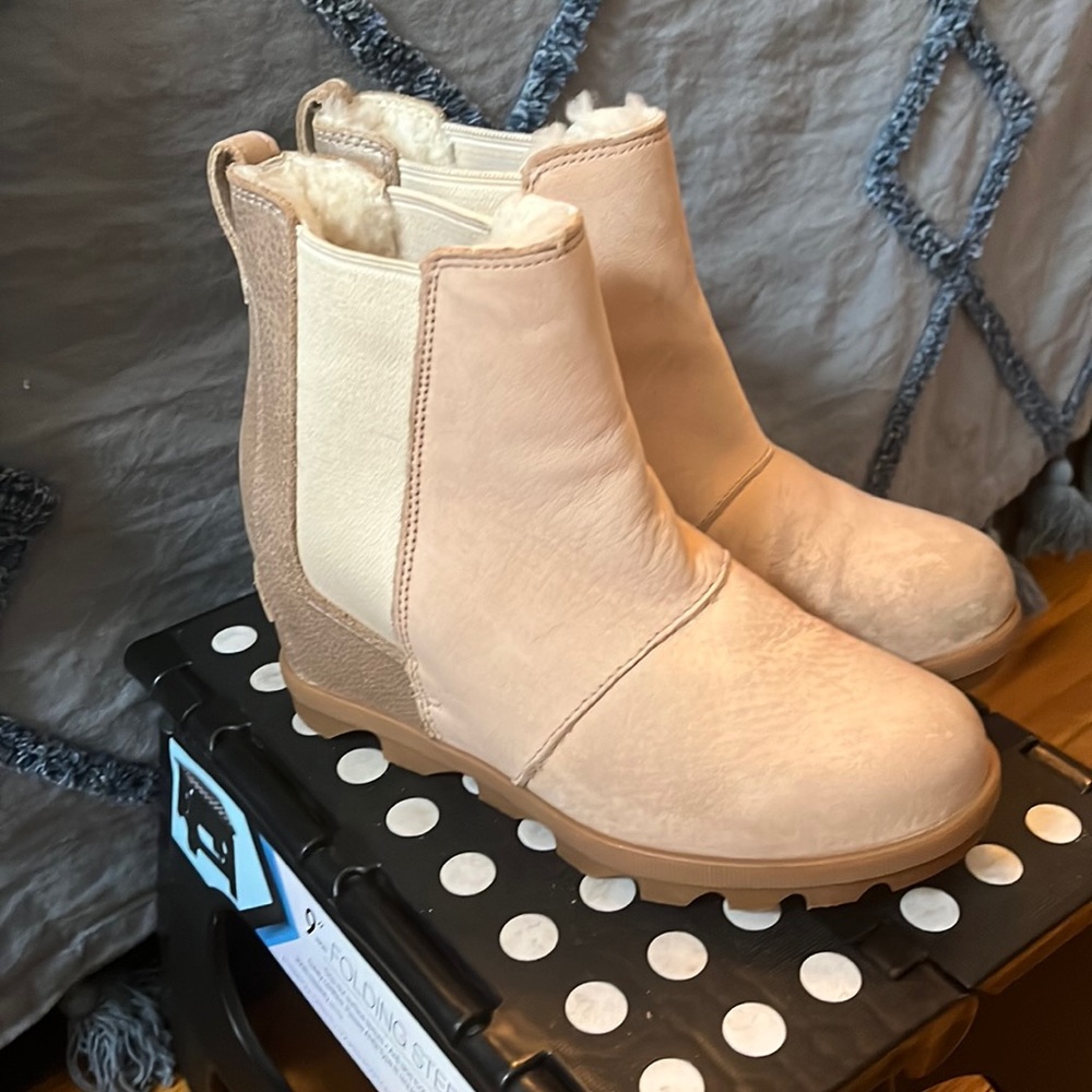 Sorel white wedge booties
